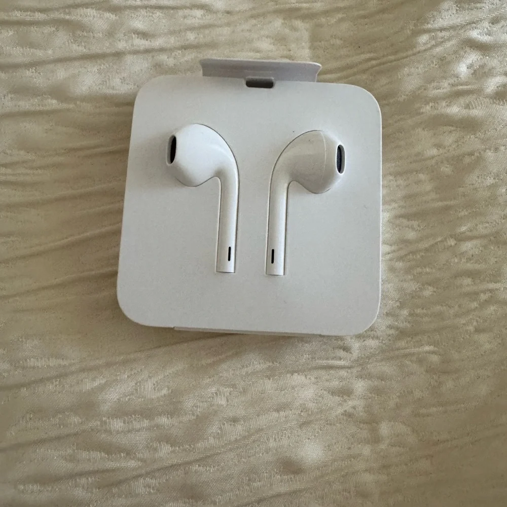 White Wired Earbuds with Case